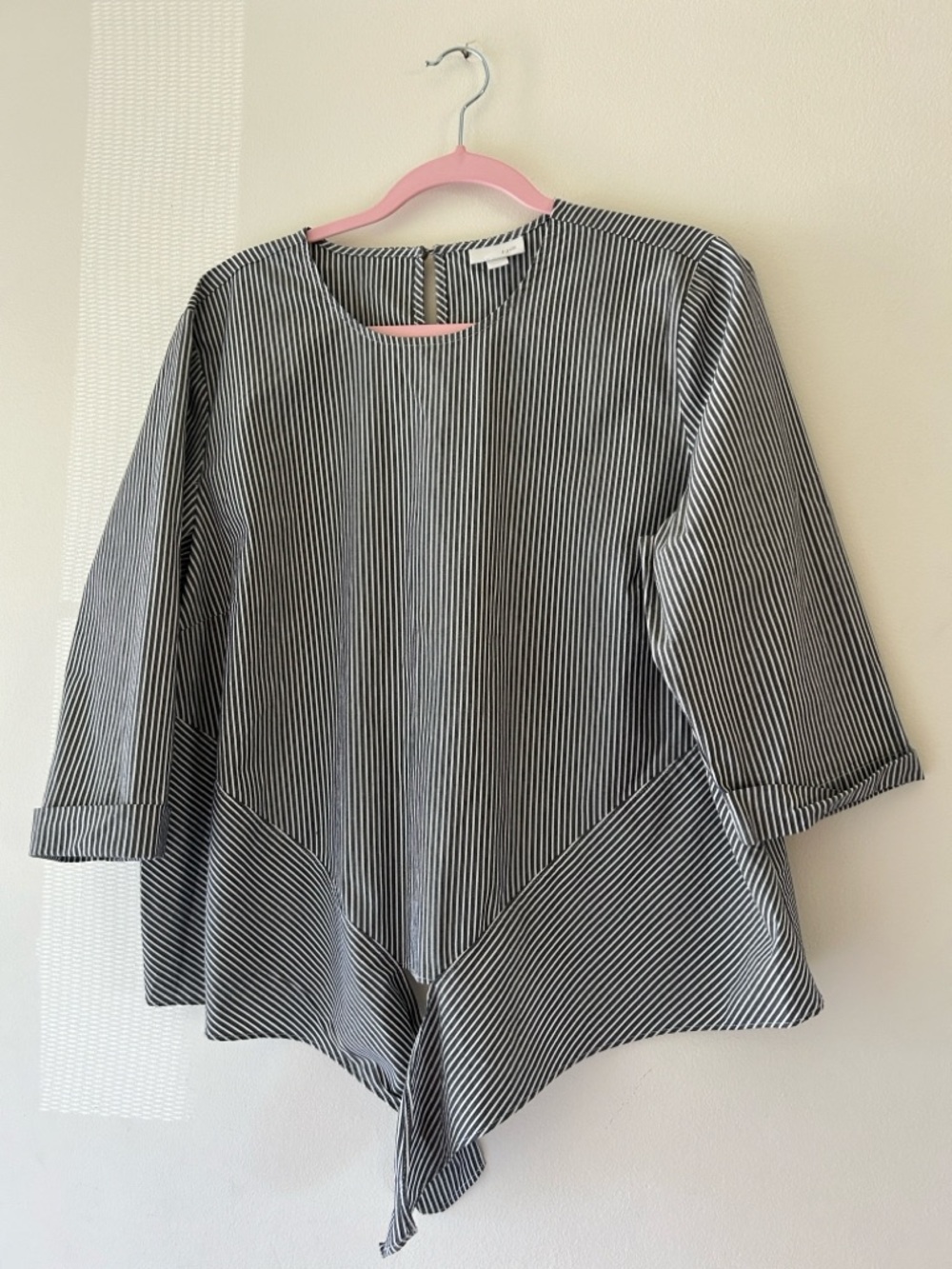 NWOT QStriped Tie-Hem 3/4 Sleeve Women's Top - Gray - Picture 5 of 10